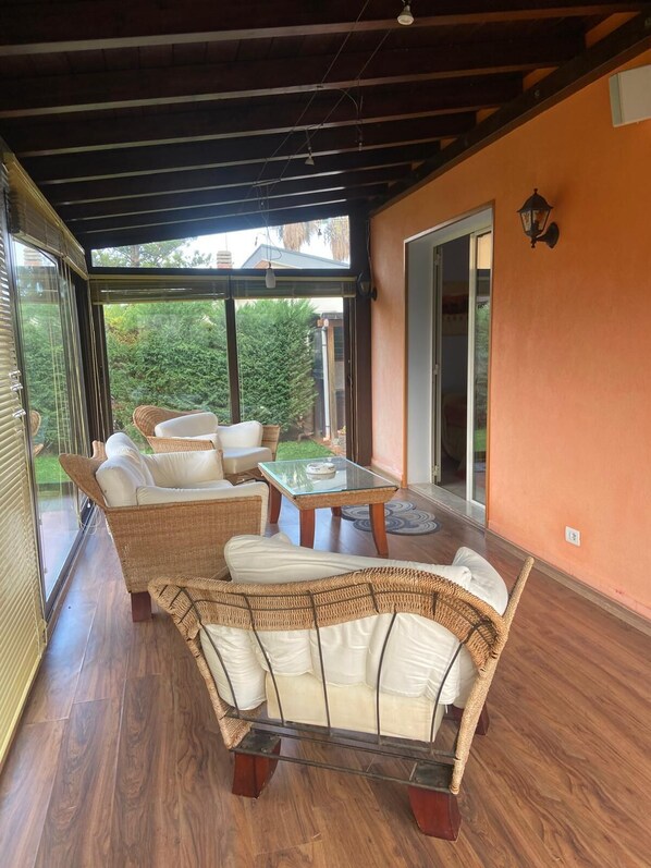 Interior - Frank's House, a villa surrounded by greenery with a private pool (Piana Calzata)