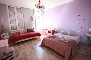 Family Suite, Multiple Beds, City View - La Belle Etoile  (Saintes)