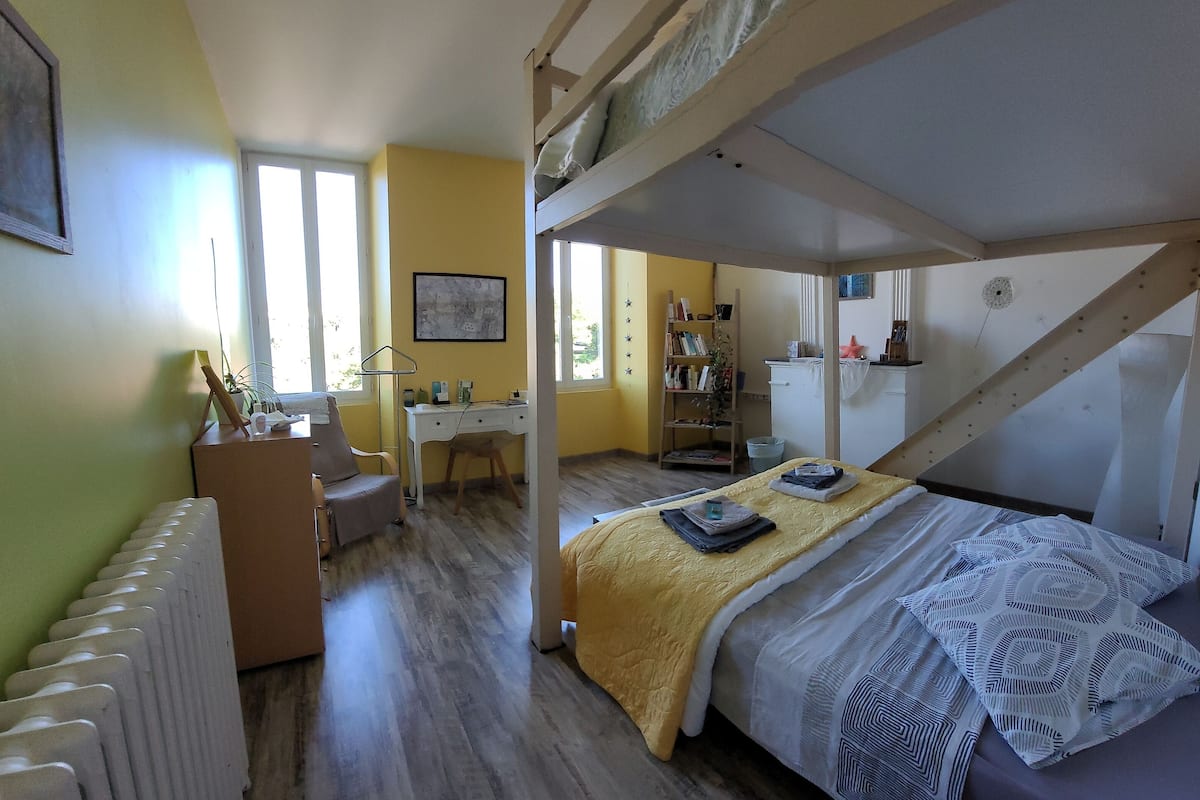 Familierom, hageutsikt | Strykejern/-brett og wi-fi (inkludert)