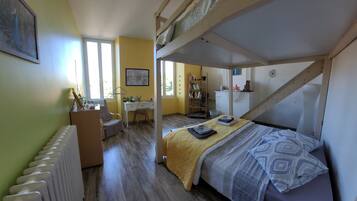 Habitación familiar, vista al jardín | Tabla de planchar con plancha y wifi gratis