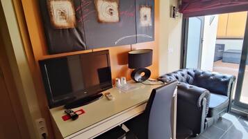 Suite, 1 Double Bed | In-room safe, desk, laptop workspace, free WiFi