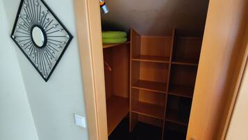 Sviitti, 1 parisänky | Vaatekaappi