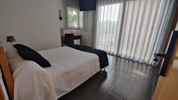 Chambre Double | Coffres-forts dans les chambres, bureau