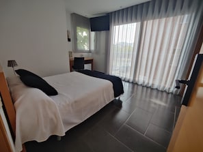 Double Room | In-room safe, desk, laptop workspace, free WiFi