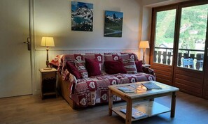 Living area - 3-room Apartment for 6 People, 3-star Rating, South-east Facing (Valloire)