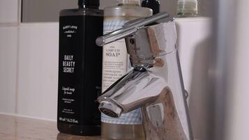 TyöpöytÀ, kannettavalle tietokoneelle sopiva työtila, ilmainen Wi-Fi