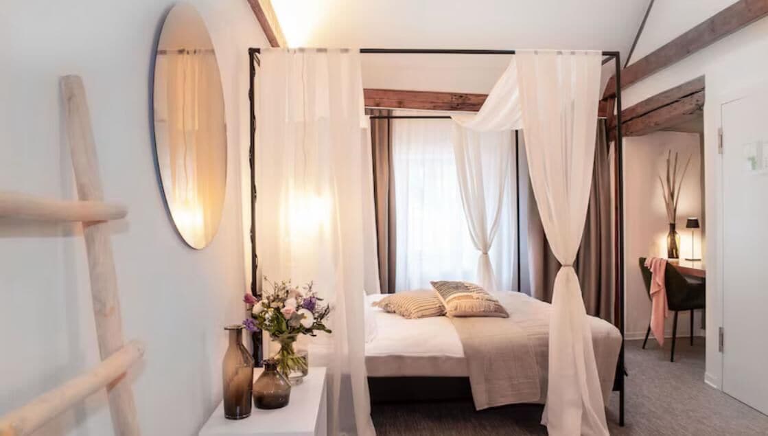 โต๊ะทำงาน, พื้นที่ทำงานแบบใช้แล็ปท็อป, Wi-Fi ฟรี