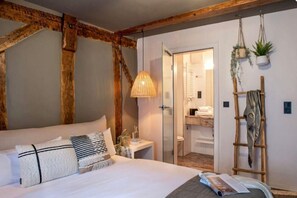 Desk, laptop workspace, soundproofing, free WiFi - Hotelfuchs (Saarbrücken)