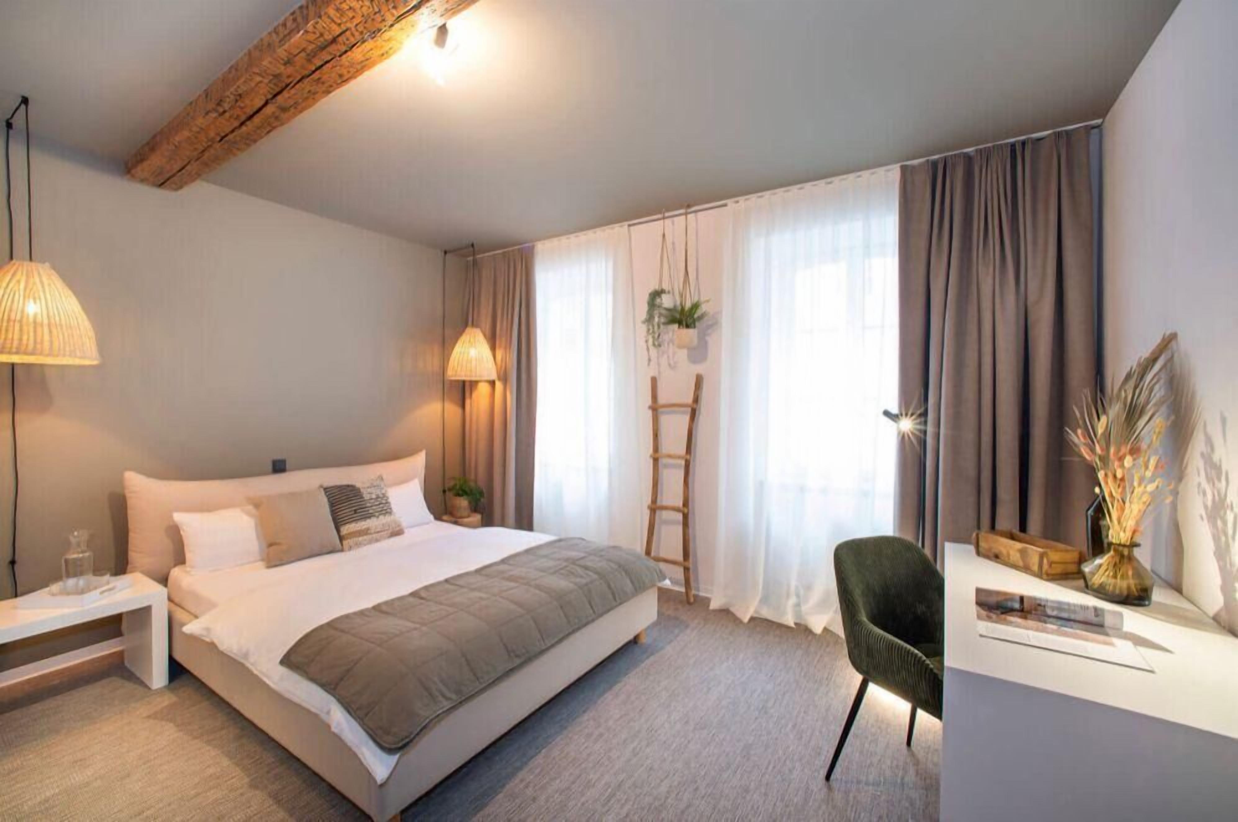 Desk, laptop workspace, free WiFi