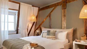 Skrivbord, arbetsyta för laptop och gratis wi-fi