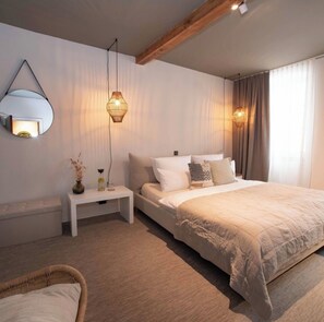 Desk, laptop workspace, soundproofing, free WiFi - Hotelfuchs (Saarbrücken)