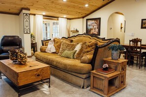 TV connectée, cheminée, jeux vidéo, livres