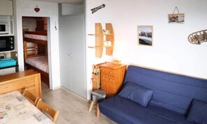 Living area - Studio for 4 People in the Heart of the Resort (Les Orres)