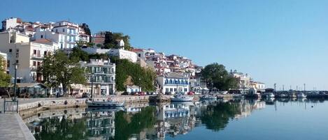Perto da praia, 2 bares na praia