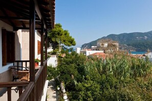 Deluxe Studio, Balcony, Sea View | In-room safe, free WiFi - Sofia's Garden by Booking Kottas (Skopelos)
