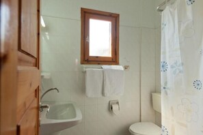 Hair dryer, towels, soap, shampoo - Sofia's Garden by Booking Kottas (Skopelos)