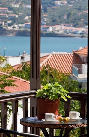 Deluxe Studio, Balcony, Sea View | Terrace/patio - Sofia's Garden by Booking Kottas (Skopelos)
