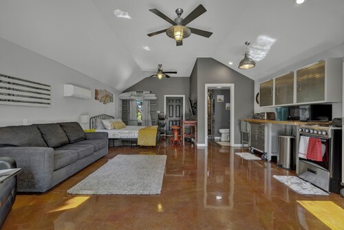 Terracotta Oasis - Wimberley for 30 Guests