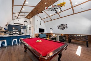 Talo | 8 makuuhuonetta