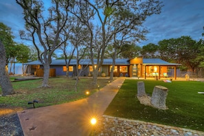 House - Terracotta Oasis - Wimberley for 30 Guests (Wimberley)
