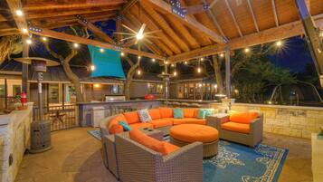 House | 8 bedrooms