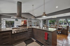 House | 4 bedrooms - Terracotta Oasis - Wimberley for 30 Guests (Wimberley)