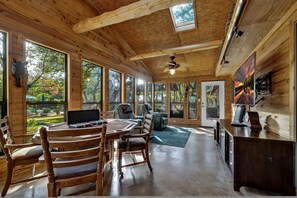 House | 8 bedrooms - Terracotta Oasis - Wimberley for 30 Guests (Wimberley)