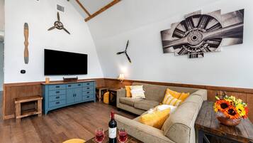 ํ์ฐ์ค | 8 ๊ฐ์ ์นจ์ค