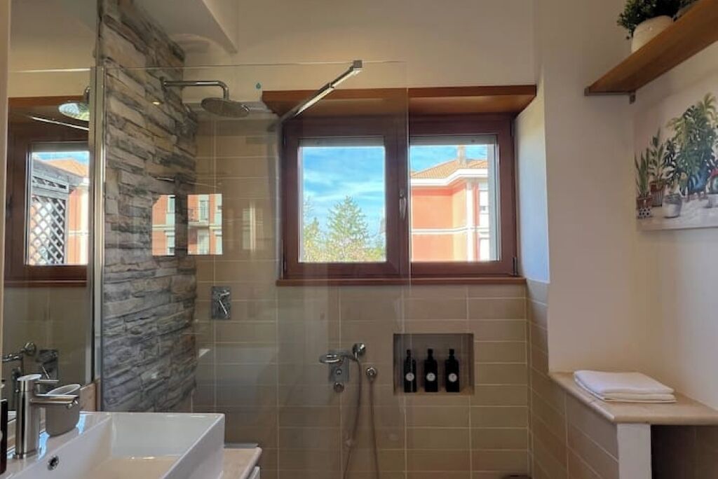 Doccia, asciugacapelli, bidet, asciugamani