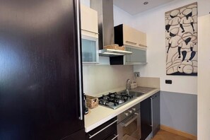 Kühlschrank, Ofen, Herdplatte, Geschirrspüler