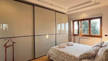 2 Schlafzimmer, Schreibtisch, BĂŒgeleisen/BĂŒgelbrett, kostenloses WLAN