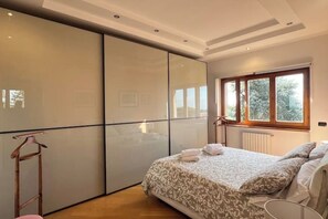 2 Schlafzimmer, Schreibtisch, Bügeleisen/Bügelbrett, kostenloses WLAN