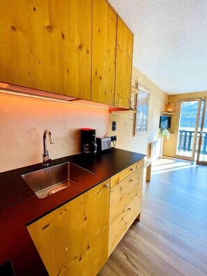 Fridge, microwave, oven, stovetop - Appartment 4 people - Cîmes Scolette (Aussois)