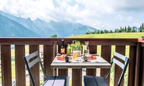 Outdoor dining - Apartment in Manigod With Ski-in/ski-out (Manigod)