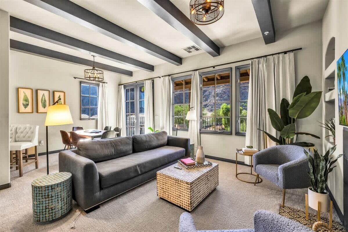 テレビ、暖炉、書斎 / ワークスペース