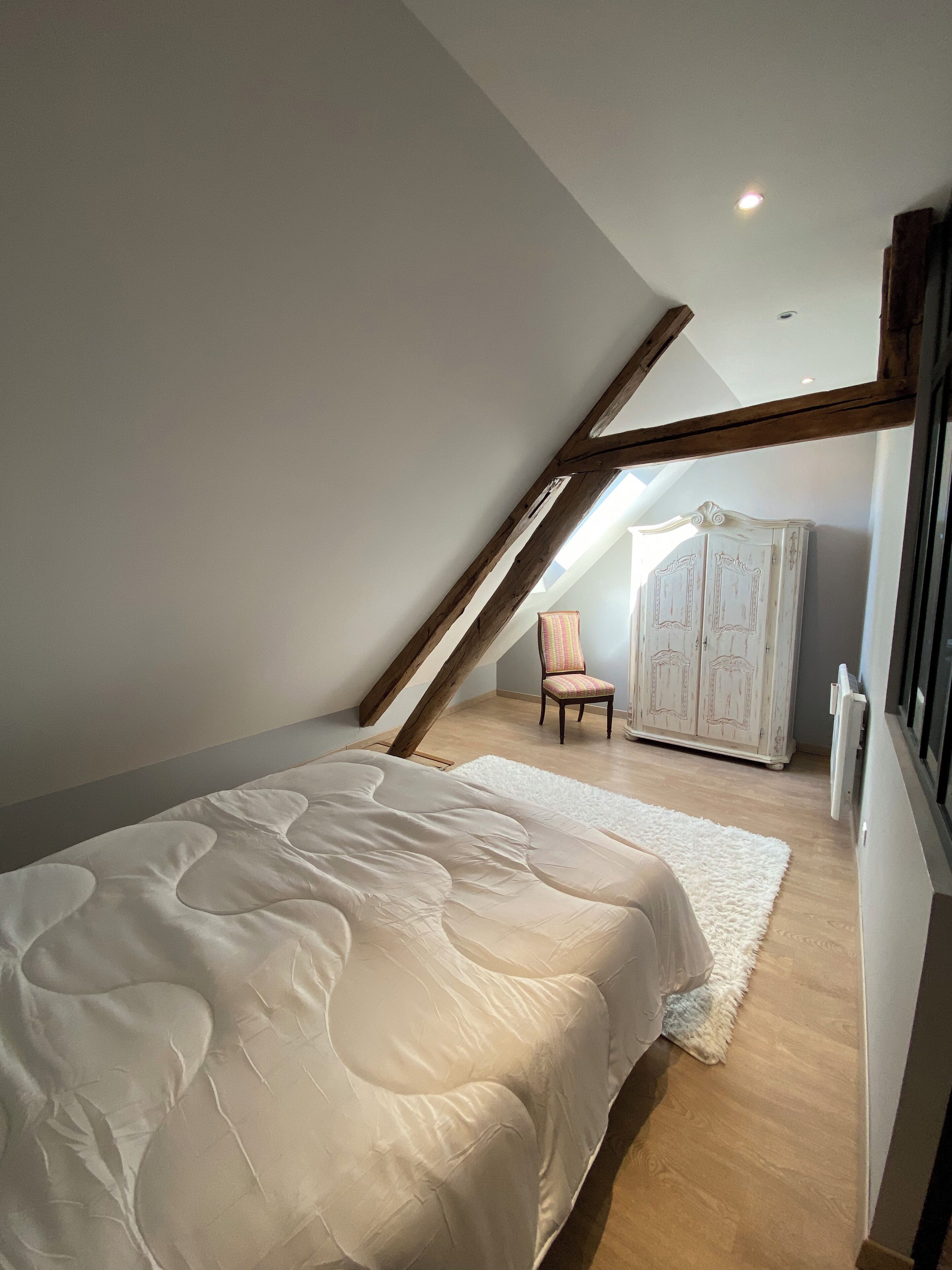 6 間睡房、熨斗/熨衫板、床單