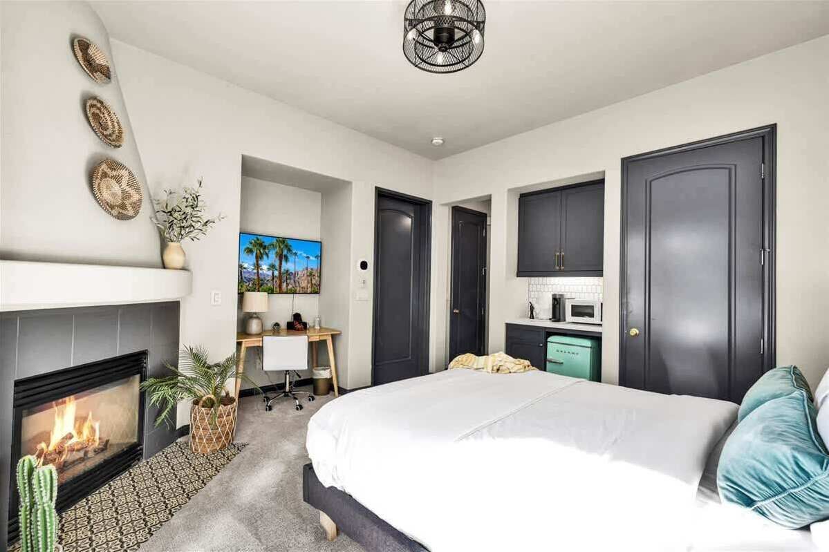 1 bedroom, desk, iron/ironing board, WiFi