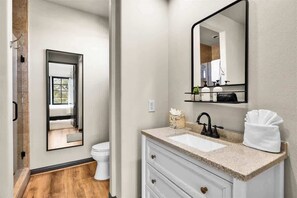 Shower, hair dryer, towels - Tranquil Upstairs Legacy Villas Studio #C (La Quinta)