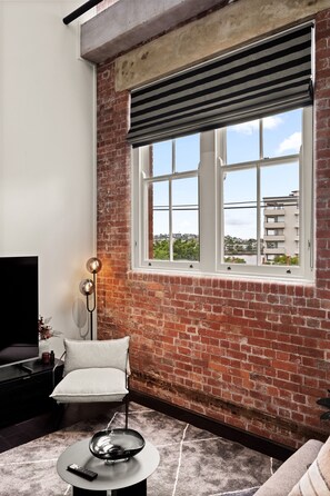 Apartment | Living room - Stylish Riverside 2-bedroom Apartment in Teneriffe (Brisbane)