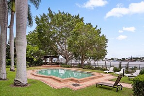 Apartment | Pool - Stylish Riverside 2-bedroom Apartment in Teneriffe (Brisbane)