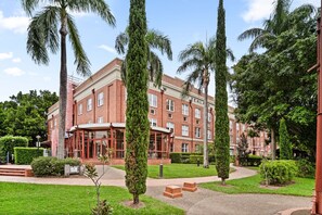 Apartment | Reception - Stylish Riverside 2-bedroom Apartment in Teneriffe (Brisbane)