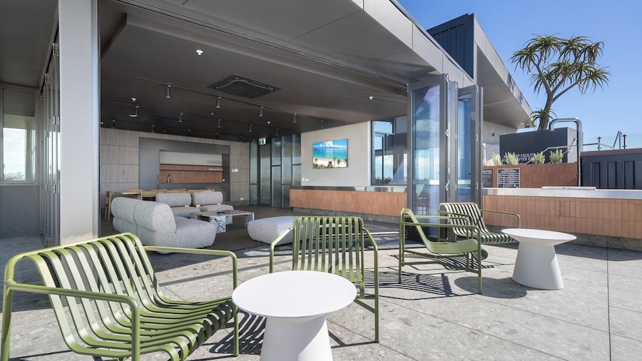 Modern Studio in Fremantle With Stunning Rooftop