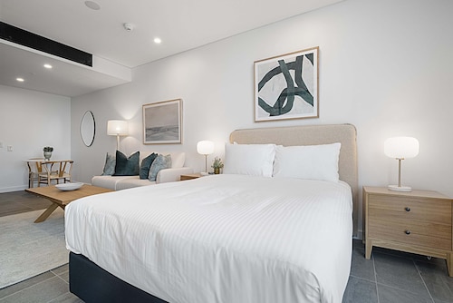 Modern Studio in Fremantle With Stunning Rooftop