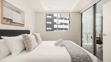 Apartment | 1 bedroom, laptop workspace, bed sheets