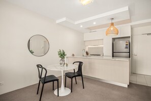 Apartment | Private kitchen - Chic West End Stay With Gym & Pool Access (Brisbane)