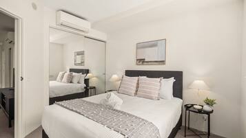 Apartment | 1 bedroom, laptop workspace, bed sheets