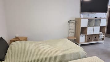 Iron/ironing board, WiFi, bed sheets