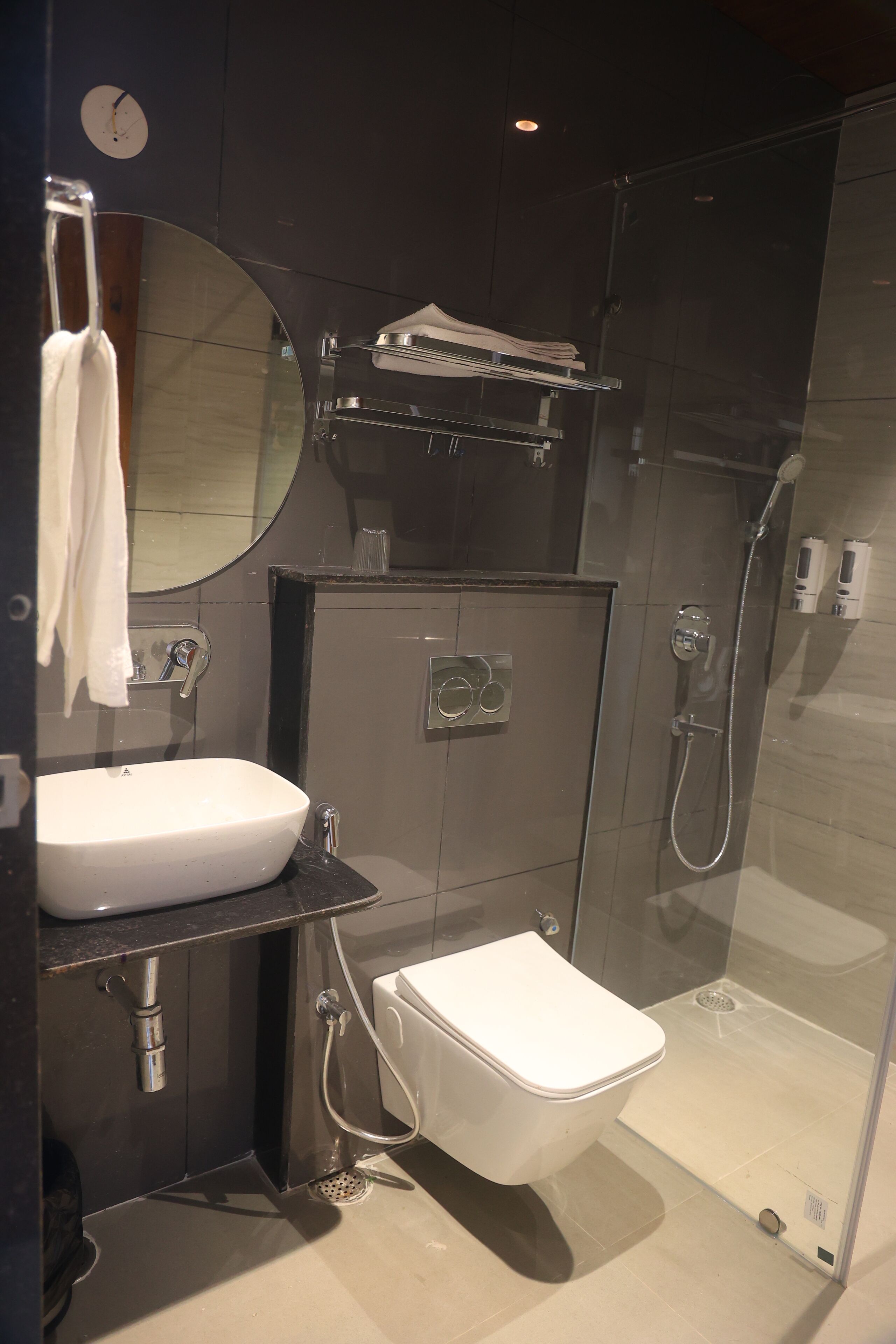 Luxury Double Room, Balcony, Garden View | Bathroom | Shower, free toiletries, hair dryer, towels