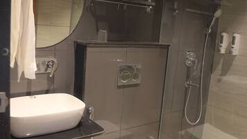 Luxury Double Room, Balcony, Garden View | Bathroom | Shower, free toiletries, hair dryer, towels