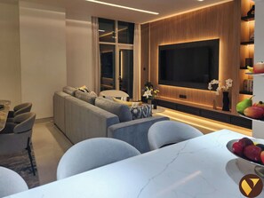 奢華公寓, 陽台, 海濱景觀 | 起居區